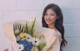 Kim Yoo Jung tái xuất rạng rỡ sau thời gian trị bệnh