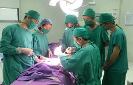 Phẫu thuật cấp cứu mở sọ lấy máu tụ ngoài màng cứng cho bé trai 2 tuổi