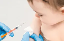 Nhiều quốc gia mạnh tay với phong trào chống tiêm vaccine