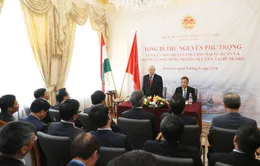 Tổng Bí thư thăm Đại sứ quán Việt Nam tại Hungary