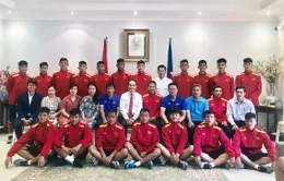 ĐT U19 Việt Nam thăm Đại sứ quán Việt Nam tại Qatar