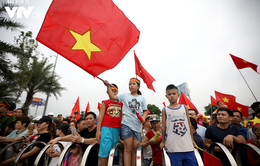 Rực sắc đỏ từ Nội Bài về Mỹ Đình chào đón Olympic Việt Nam trở về từ ASIAD 2018