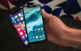 Motorola trình làng “bản sao” iPhone X, giá chỉ bằng 1/3