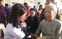 Hà Tĩnh: Hơn 400 người nghèo được khám, cấp thuốc miễn phí