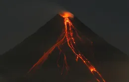 Philippines mở rộng lệnh sơ tán do lo ngại núi lửa Mayon phun trào