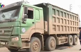 Khó xử lý dứt điểm xe quá tải trên Quốc lộ 21