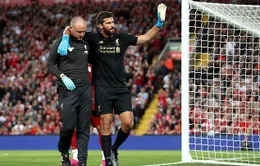 Thủ môn Alisson chạy đua với thời gian để kịp trận gặp Manchester United