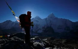 Nepal đo lại độ cao đỉnh Everest