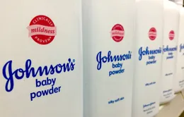 Nhiều nhà bán lẻ ngừng bán phấn rôm của Johnson & Johnson