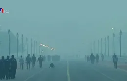 Người dân thủ đô Ấn Độ bắt đầu tuần mới trong "khói bụi cay mắt"