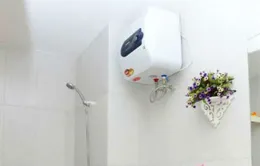 Không ngắt điện bình nóng lạnh, liệu có bị giật khi đang tắm?