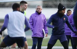 Quay lại sau tròn 1 năm nghỉ ngơi, Mourinho nói 1 từ duy nhất với Tottenham