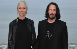 Keanu Reeves muốn chia sẻ đời mình với bạn gái mới