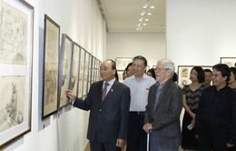 Thủ tướng Nguyễn Xuân Phúc đến thăm triển lãm của NSND Ngô Mạnh Lân