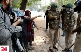 Video phụ nữ Ấn Độ bảo vệ sinh viên Hồi giáo lan truyền trên mạng xã hội