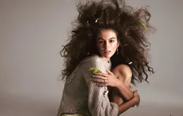 Kaia Gerber biến đổi như tắc kè trên Vogue