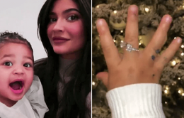 Kylie Jenner bị chỉ trích vì tặng nhẫn kim cương xa xỉ cho con gái 1 tuổi