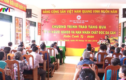 Phó Chủ tịch Thường trực Quốc hội tặng quà Tết cho các hộ nghèo ở Khánh Hòa