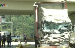 Brazil: Trực thăng rơi trúng xe tải