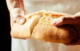Cảm động với những chiếc bánh mỳ nghĩa tình nơi biên giới