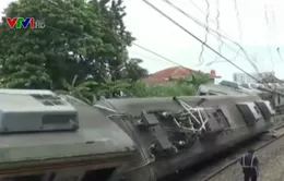 Tàu trật đường ray tại Indonesia, 17 người bị thương