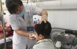 Cha mẹ "tẩy chay" vaccine, con 17 tháng mắc sởi