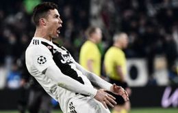 C.Ronaldo ăn mừng đầy ngạo nghễ, chọc tức HLV Simeone