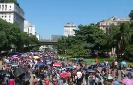 15.000 người Brazil xếp hàng dài chờ xin việc