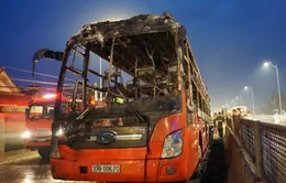 Điện Biên: Cháy xe khách giường nằm trên đèo Pha Đin