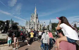 Disney cấm hút thuốc tại các công viên của Mỹ