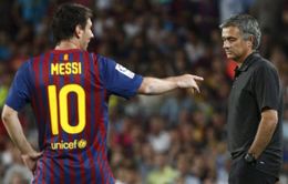 Mourinho chê hàng thủ Man Utd, trao Quả bóng Vàng cho Messi