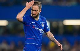 Higuain "điên tiết" với HLV Sarri vì phải nhường chỗ cho Olivier Giroud