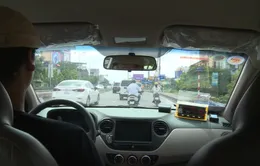 Nhiều xe taxi các tỉnh giáp ranh “chạy chui” tại Hà Nội