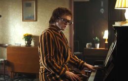 Taron Egerton phản bác khi Rocketman bị so sánh với Bohemian Rhapsody