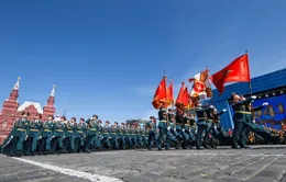 Xe bọc thép, nhiều trang thiết bị quân sự hiện đại  đổ về Moscow chuẩn bị lễ duyệt binh
