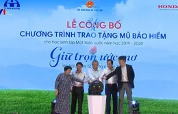 Tặng mũ bảo hiểm cho học sinh lớp 1 năm học 2019 - 2020