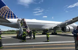 Máy bay Mỹ chở 166 hành khách trượt khỏi đường băng