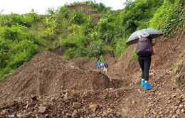 20 năm chẳng quen nổi một cung đường, các thầy cô giáo vùng cao vẫn miệt mài lên lớp