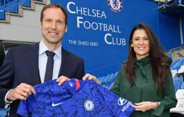 Cựu sao Arsenal bất ngờ tới Chelsea làm việc