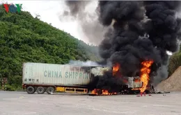 Tài xế may mắn thoát chết khi kịp nhảy khỏi xe container đang cháy