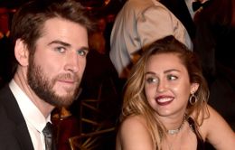 Dù có tình mới ngay sau khi chia tay chồng, Miley Cyrus vẫn rất đau buồn