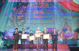 Trao thưởng các tác phẩm lý luận, phê bình văn học nghệ thuật