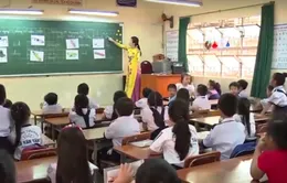 Giáo viên “rà” thông tin lạc hậu để bổ sung, cập nhật khi dạy học