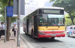 Hà Nội: Hành khách có thể thanh toán vé tháng xe bus bằng cách quét mã QR