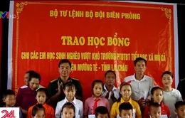 Lai Châu trao 100 suất học bổng cho học sinh nghèo vượt khó