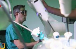 Robot phẫu thuật sử dụng trí tuệ nhân tạo - Cuộc cách mạng trong ngành y tế Anh