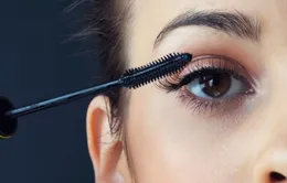 Sử dụng mascara thường xuyên có thể gây nhiễm trùng mắt