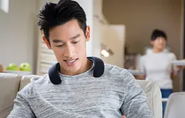 Bose SoundWear - Loa không dây "vòng cổ" với pin 12 tiếng