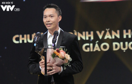 VTV Awards 2019: Ê-kíp chương trình Ký ức vui vẻ nghẹn ngào khi nhận giải Chương trình Văn hóa - Xã hội, Khoa học và Giáo dục ấn tượng