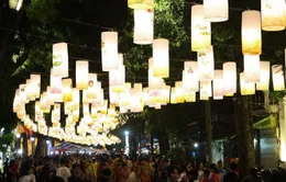 Phố Phùng Hưng rực rỡ với hàng trăm đèn lồng đón Trung thu